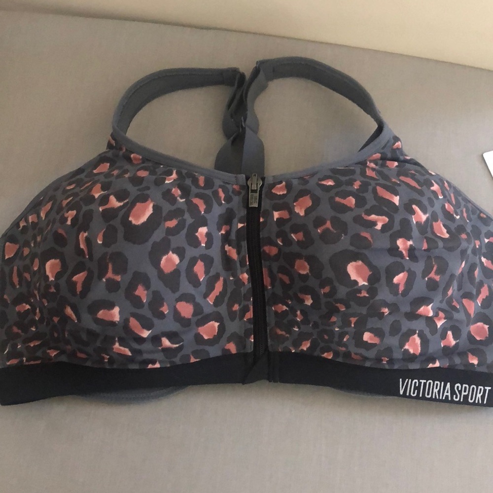 Brand new Victoria secret sports bra